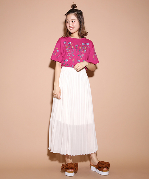 one after another NICE CLAUP(ワンアフターアナザーナイスクラップ)の「総刺繍Tシャツ(Tシャツ/カットソー・レディース・ピンク/オフホワイト/ブラック・FREE)」の7枚目の写真