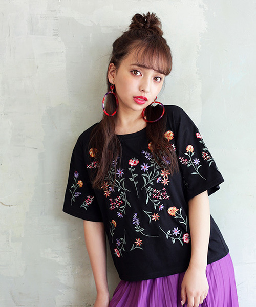 one after another NICE CLAUP(ワンアフターアナザーナイスクラップ)の「総刺繍Tシャツ(Tシャツ/カットソー・レディース・ピンク/オフホワイト/ブラック・FREE)」の16枚目の写真
