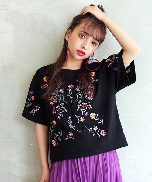 one after another NICE CLAUP(ワンアフターアナザーナイスクラップ)の「総刺繍Tシャツ(Tシャツ/カットソー・レディース・ピンク/オフホワイト/ブラック・FREE)」の17枚目の写真