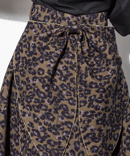 et momonakia(エモモナキア)の「ジャガードレオパードバックリボンスカート(スカート・レディース・カーキ/ネイビー・SMALL/LARGE/MEDIUM)」の6枚目の写真
