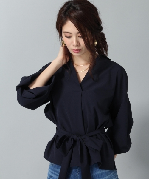 Andemiu（アンデミュウ）の「ソデタックヌケエリブラウス769096（シャツ/ブラウス・レディース・ブラウン/その他/アイボリー/ネイビー/イエロー・FREE）」の7枚目の写真