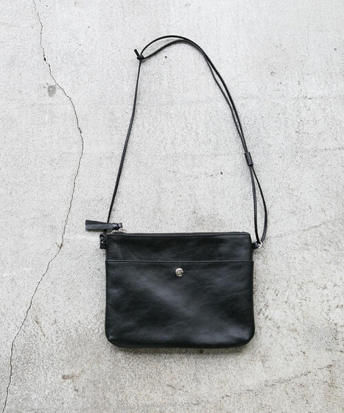 green label relaxing（グリーンレーベルリラクシング）の「CM GLR レザー 2WAY サコッシュポーチ / ショルダーバッグ（ショルダーバッグ・メンズ・ベージュ/ネイビー/ブラック・FREE）」の7枚目の写真