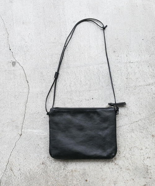 green label relaxing（グリーンレーベルリラクシング）の「CM GLR レザー 2WAY サコッシュポーチ / ショルダーバッグ（ショルダーバッグ・メンズ・ベージュ/ネイビー/ブラック・FREE）」の6枚目の写真