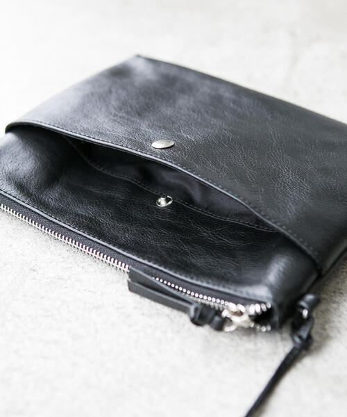 green label relaxing（グリーンレーベルリラクシング）の「CM GLR レザー 2WAY サコッシュポーチ / ショルダーバッグ（ショルダーバッグ・メンズ・ベージュ/ネイビー/ブラック・FREE）」の11枚目の写真