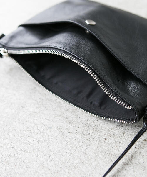 green label relaxing（グリーンレーベルリラクシング）の「CM GLR レザー 2WAY サコッシュポーチ / ショルダーバッグ（ショルダーバッグ・メンズ・ベージュ/ネイビー/ブラック・FREE）」の10枚目の写真