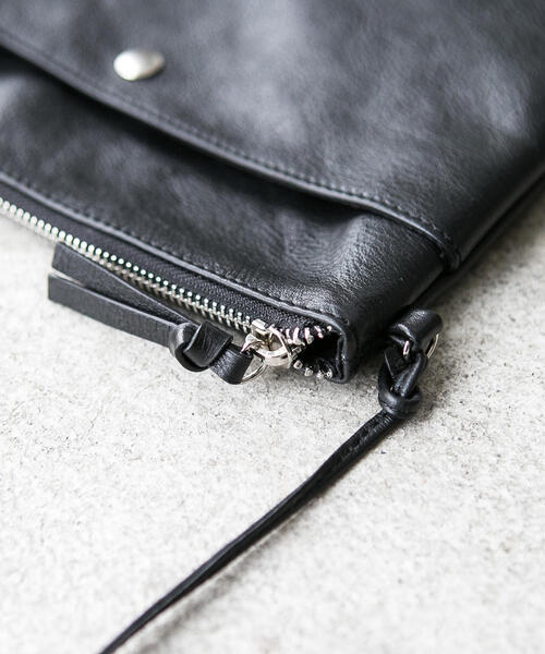 green label relaxing（グリーンレーベルリラクシング）の「CM GLR レザー 2WAY サコッシュポーチ / ショルダーバッグ（ショルダーバッグ・メンズ・ベージュ/ネイビー/ブラック・FREE）」の9枚目の写真