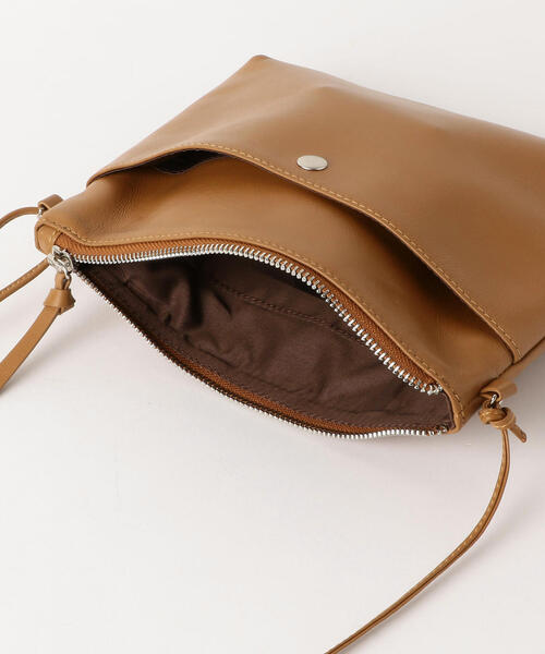 green label relaxing（グリーンレーベルリラクシング）の「CM GLR レザー 2WAY サコッシュポーチ / ショルダーバッグ（ショルダーバッグ・メンズ・ベージュ/ネイビー/ブラック・FREE）」の14枚目の写真