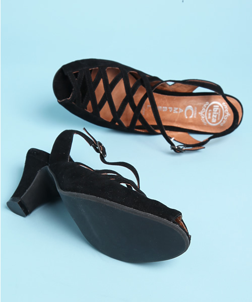 Soareak(ソアリーク)の「【Jeffrey Campbell】 クロスストラップサンダル(サンダル・レディース・ブラック/ベージュ・37/38)」の4枚目の写真