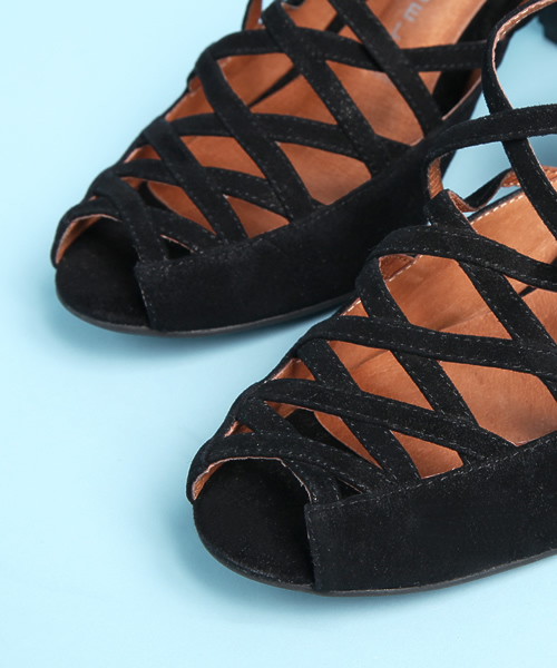 Soareak(ソアリーク)の「【Jeffrey Campbell】 クロスストラップサンダル(サンダル・レディース・ブラック/ベージュ・37/38)」の7枚目の写真