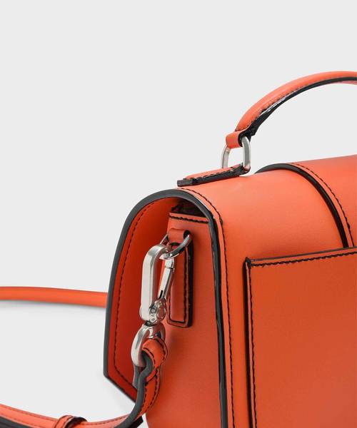 CHARLES & KEITH(チャールズ & キース)の「トップハンドルサチャルバッグ / TOP HANDLE SATCHEL BAG(ショルダーバッグ・レディース・オレンジ/グリーン・M)」の10枚目の写真