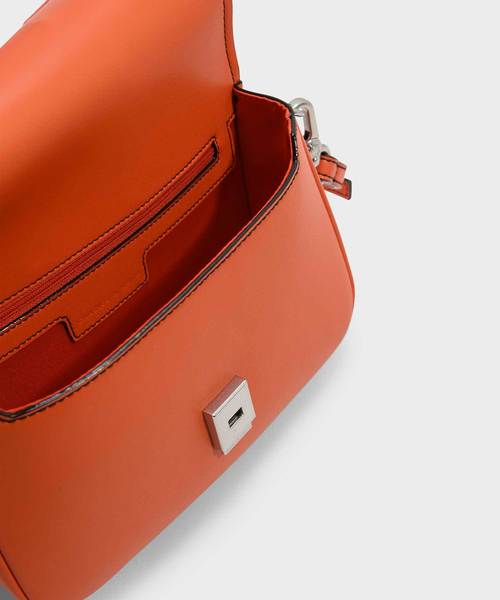 CHARLES & KEITH(チャールズ & キース)の「トップハンドルサチャルバッグ / TOP HANDLE SATCHEL BAG(ショルダーバッグ・レディース・オレンジ/グリーン・M)」の11枚目の写真