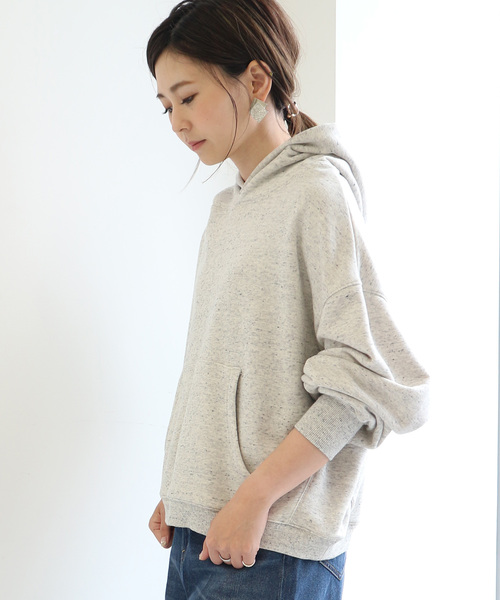 AMERICAN HOLIC(アメリカンホリック)の「ビッグフード付裏毛プルオーバー(Tシャツ/カットソー・レディース・ホワイト系その他/杢グレー/キャメル/チャコールグレー/カーキ・FREE)」の2枚目の写真