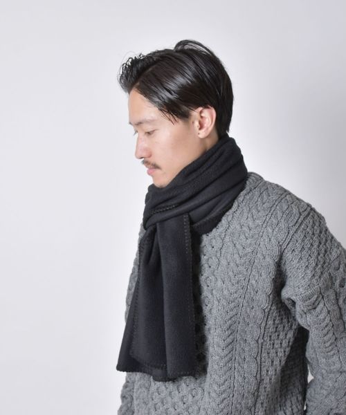 TWEED MILL(ツイードミル)の「TWEEDMILL: フリースマフラー 無地(マフラー・メンズ・ブラック/ネイビー/ブラウン/レッド/ダークグレー・ONE SIZE)」の2枚目の写真