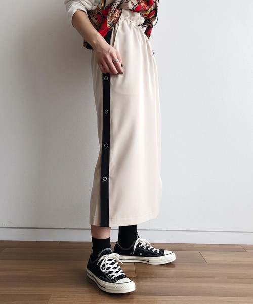 PAGEBOY（ページボーイ）の「スナップライン ナロースカート（スカート・レディース・ベージュ/キャメル/ブラック・FREE）」の6枚目の写真