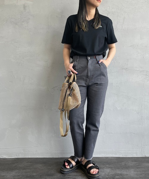 LACOSTE（ラコステ）の「[LACOSTE/ラコステ] ベーシックVネックTシャツ（Tシャツ/カットソー・レディース・サックスブルー/ブラック/ネイビー/グレー/ピンク/ホワイト・4/3/5/1/2/6）」の11枚目の写真