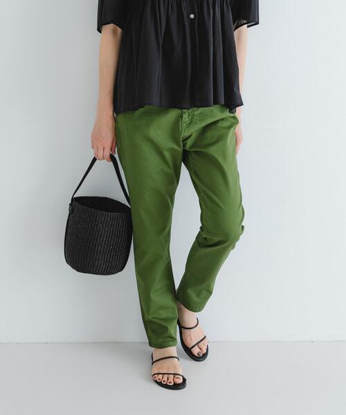 URBAN RESEARCH（アーバンリサーチ）の「『4サイズ展開』テーパードチノパンツ（その他パンツ・レディース・オフホワイト/ベージュ/カーキ/ネイビー/サックスブルー/ダークネイビー/ライトグレー/キャメル/オリーブ/ダークブラウン/ブラック・LARGE/SMALL/MEDIUM/X-SMALL）」の7枚目の写真