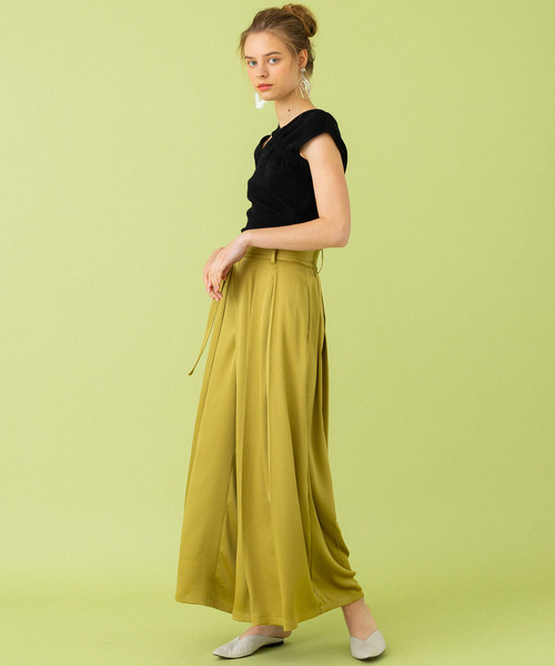 UNITED TOKYO（ユナイテッドトウキョウ）の「ボリュームタックワイドパンツ（その他パンツ・レディース・イエロー/ダークブラウン/ダークグリーン・1）」の11枚目の写真