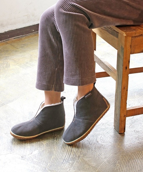 Minnetonka（ミネトンカ）の「【MINNETONKA/ミネトンカ】 TUCSON / トゥクソン ボアブーツ（ブーツ・レディース・ブラック/グレー/ベージュ系その他/チャコールグレー・6/8/5/7）」の3枚目の写真