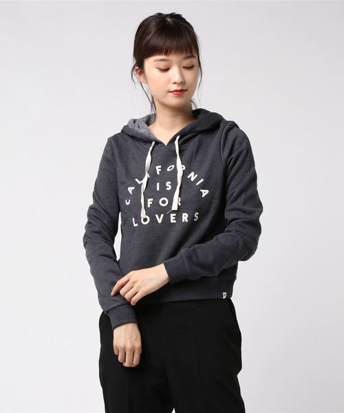 Hurley (ハーレー)の「W DESTINATION PERF FLC CROP PO/ハーレー レディース プルオーバー パーカー フロントプリント ショート丈 サーフカジュアル(パーカー・レディース・ピンク/ネイビー/グレー系その他/キャメル・X-SMALL/SMALL)」の2枚目の写真