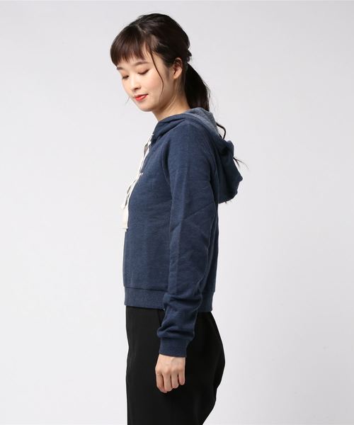 Hurley (ハーレー)の「W DESTINATION PERF FLC CROP PO/ハーレー レディース プルオーバー パーカー フロントプリント ショート丈 サーフカジュアル(パーカー・レディース・ピンク/ネイビー/グレー系その他/キャメル・X-SMALL/SMALL)」の5枚目の写真