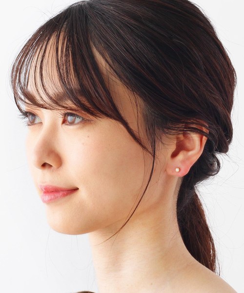 COCOSHNIK（ココシュニック）の「K18ダイヤモンド フチミル スタッドピアス（ピアス（両耳用）・レディース・アイボリー系・00）」の5枚目の写真