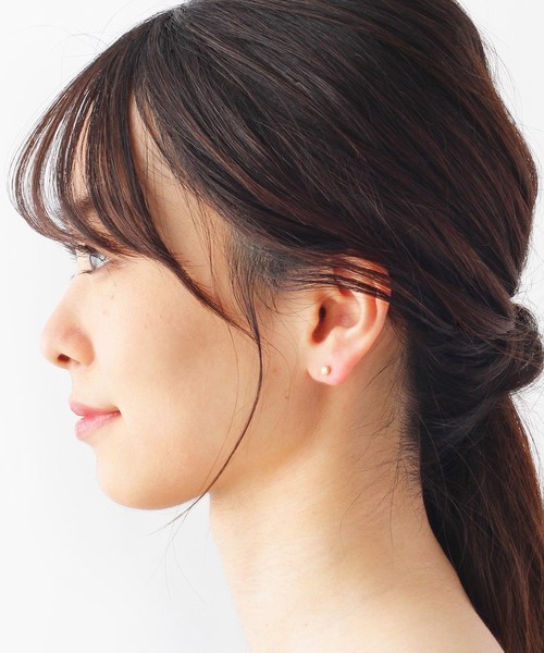COCOSHNIK（ココシュニック）の「K18ダイヤモンド フチミル スタッドピアス（ピアス（両耳用）・レディース・アイボリー系・00）」の7枚目の写真