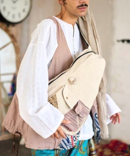 チャイハネ(チャイハネ)の「【チャイハネ】ネパールナチュラルワンショルダーリュック(バックパック/リュック・メンズ・ホワイト/ネイビー/カーキ/イエロー/キャメル・FREE)」の16枚目の写真