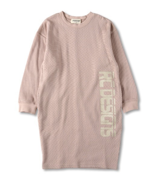 RADCHAP（ラッドチャップ）の「たてロゴ長袖ワンピース（ワンピース・キッズ・ピンク/チャコールグレー・130cm/150cm/120cm/100cm/110cm/140cm/90cm）」の2枚目の写真