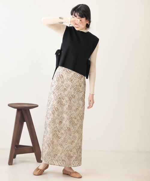 Bab（バブ）の「【WEB限定】ペイズリープリントロングフレアスカート（スカート・レディース・チャコールグレー/ベージュ・38）」の3枚目の写真