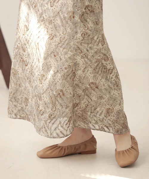 Bab（バブ）の「【WEB限定】ペイズリープリントロングフレアスカート（スカート・レディース・チャコールグレー/ベージュ・38）」の4枚目の写真