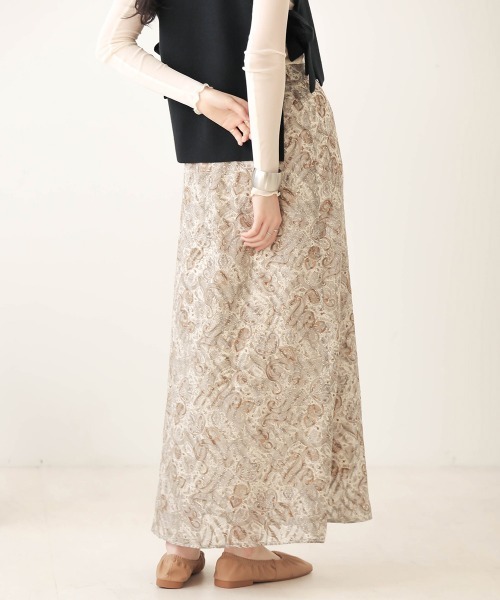 Bab（バブ）の「【WEB限定】ペイズリープリントロングフレアスカート（スカート・レディース・チャコールグレー/ベージュ・38）」の6枚目の写真