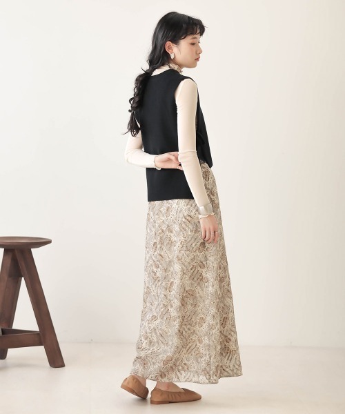 Bab（バブ）の「【WEB限定】ペイズリープリントロングフレアスカート（スカート・レディース・チャコールグレー/ベージュ・38）」の7枚目の写真