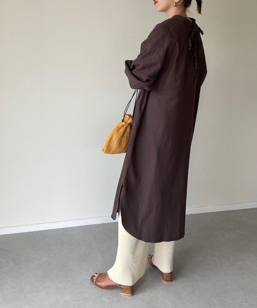 y/m by misato(イムバイミサト)の「リネンライクバックレースアップシャツワンピース(シャツワンピース・レディース・ベージュ/ブラウン/オフホワイト・FREE)」の11枚目の写真