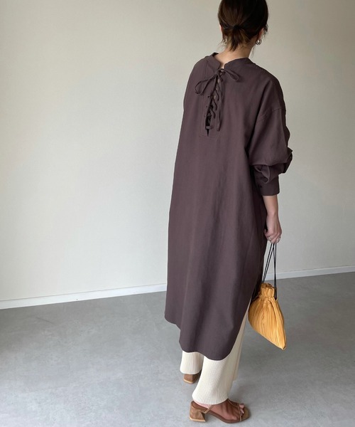y/m by misato(イムバイミサト)の「リネンライクバックレースアップシャツワンピース(シャツワンピース・レディース・ベージュ/ブラウン/オフホワイト・FREE)」の19枚目の写真