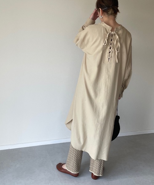 y/m by misato(イムバイミサト)の「リネンライクバックレースアップシャツワンピース(シャツワンピース・レディース・ベージュ/ブラウン/オフホワイト・FREE)」の9枚目の写真