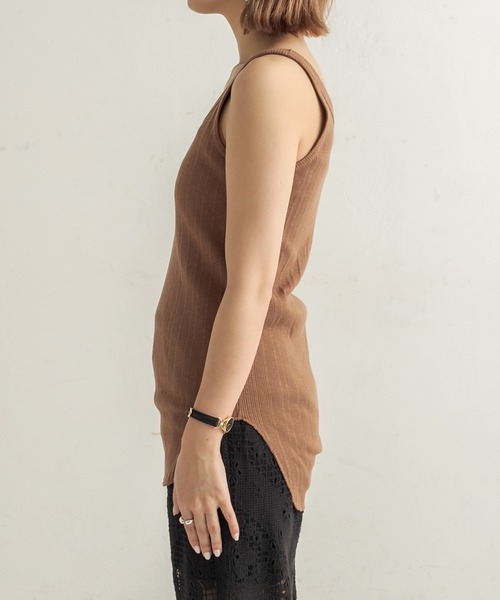 CAPRICIEUX LE'MAGE（カプリシューレマージュ）の「ランダムリブタンク（Tシャツ/カットソー・レディース・ホワイト/チャコールグレー/ブラック/キャメル・FREE）」の5枚目の写真