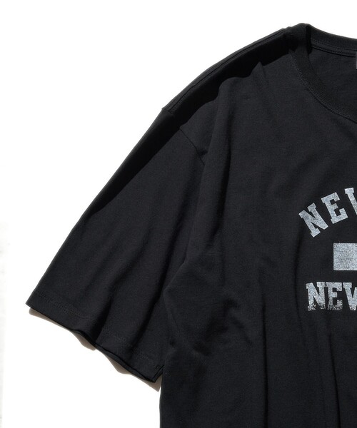 J.PRESS YORK STREET(ジェイプレスヨークストリート)の「【UNISEX】 カレッジ Tシャツ(Tシャツ/カットソー・メンズ・ホワイト系/ブラック系・SMALL/MEDIUM/LARGE)」の5枚目の写真