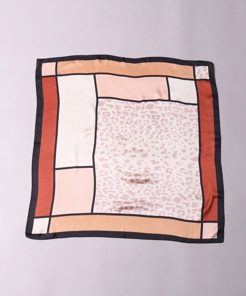 BAYBLO(ベイブロ)の「(CR)【ユニセックス】レオパード柄 プリント スカーフ(バンダナ/スカーフ・レディース・グリーン/ネイビー/ベージュ・ONE SIZE)」の10枚目の写真