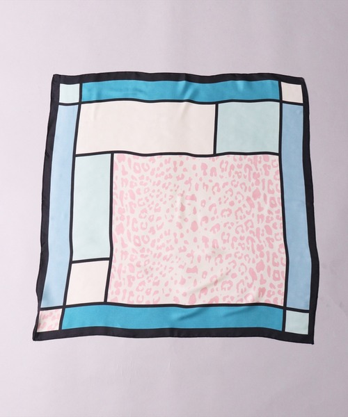 BAYBLO(ベイブロ)の「(CR)【ユニセックス】レオパード柄 プリント スカーフ(バンダナ/スカーフ・レディース・グリーン/ネイビー/ベージュ・ONE SIZE)」の12枚目の写真