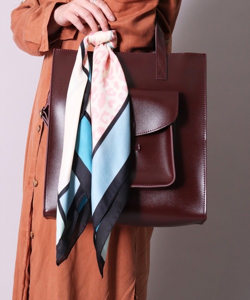 BAYBLO(ベイブロ)の「(CR)【ユニセックス】レオパード柄 プリント スカーフ(バンダナ/スカーフ・レディース・グリーン/ネイビー/ベージュ・ONE SIZE)」の6枚目の写真