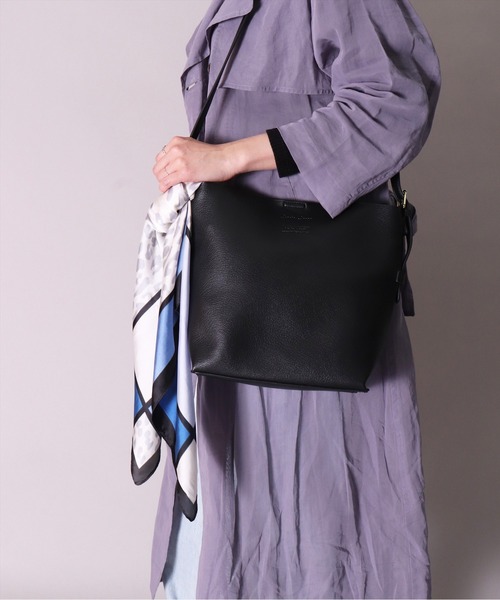 BAYBLO(ベイブロ)の「(CR)【ユニセックス】レオパード柄 プリント スカーフ(バンダナ/スカーフ・レディース・グリーン/ネイビー/ベージュ・ONE SIZE)」の9枚目の写真