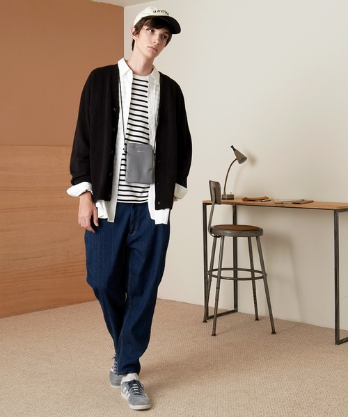 EMMA CLOTHES(エマクローズ)の「シンセティックレザー ロゴ刻印 スクエアポーチ/ネックポーチ EMMA CLOTHES(ショルダーバッグ・メンズ・ライトグレー/ブラック/モカ/スモークグレー・FREE)」の15枚目の写真