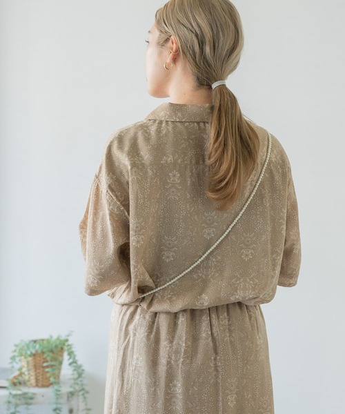 ITEMS URBANRESEARCH（アイテムズ アーバンリサーチ）の「プリント開襟シャツ（シャツ/ブラウス・レディース・オフホワイト/ベージュ/チャコールグレー・FREE）」の9枚目の写真