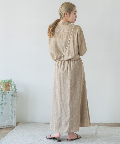 ITEMS URBANRESEARCH（アイテムズ アーバンリサーチ）の「プリント開襟シャツ（シャツ/ブラウス・レディース・オフホワイト/ベージュ/チャコールグレー・FREE）」の5枚目の写真