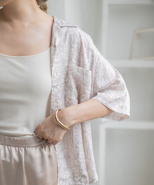 ITEMS URBANRESEARCH（アイテムズ アーバンリサーチ）の「プリント開襟シャツ（シャツ/ブラウス・レディース・オフホワイト/ベージュ/チャコールグレー・FREE）」の4枚目の写真