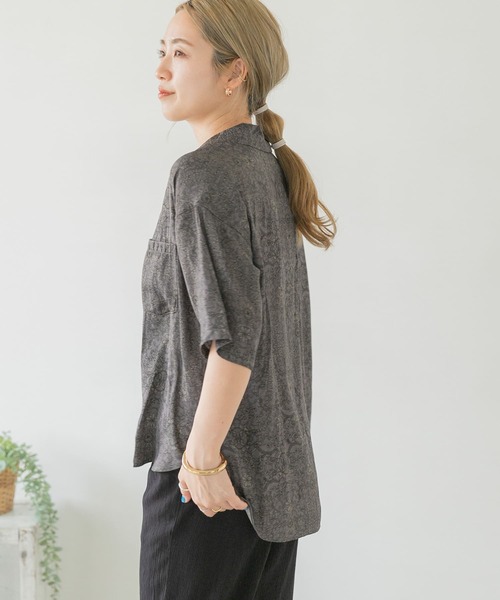 ITEMS URBANRESEARCH（アイテムズ アーバンリサーチ）の「プリント開襟シャツ（シャツ/ブラウス・レディース・オフホワイト/ベージュ/チャコールグレー・FREE）」の15枚目の写真