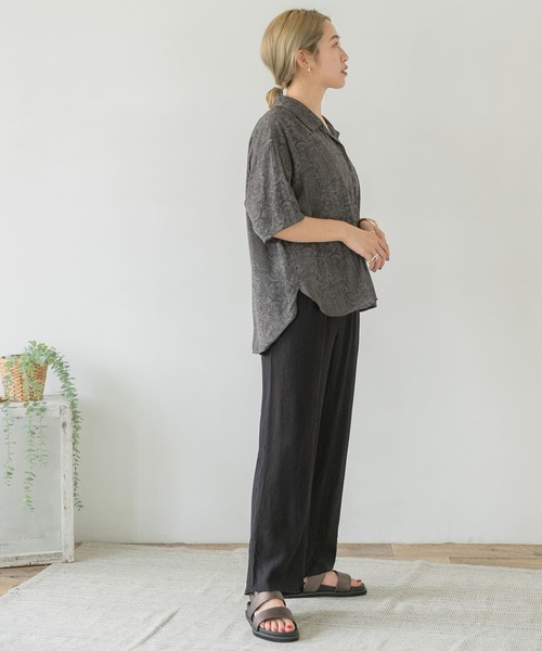 ITEMS URBANRESEARCH（アイテムズ アーバンリサーチ）の「プリント開襟シャツ（シャツ/ブラウス・レディース・オフホワイト/ベージュ/チャコールグレー・FREE）」の18枚目の写真