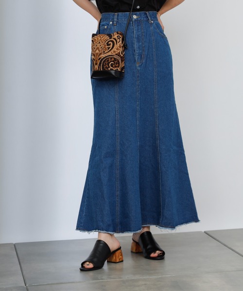 COLONY 2139（コロニートゥーワンスリーナイン）の「裾フリンジ切替デニムマーメイドスカート（デニムスカート・レディース・ブラック/ブルー・SMALL/MEDIUM）」の12枚目の写真