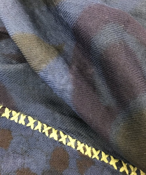 BEARDSLEY（ビアズリー）の「《VALENTINA C》ストール（ストール/ショール・レディース・ネイビー・FREE）」の4枚目の写真