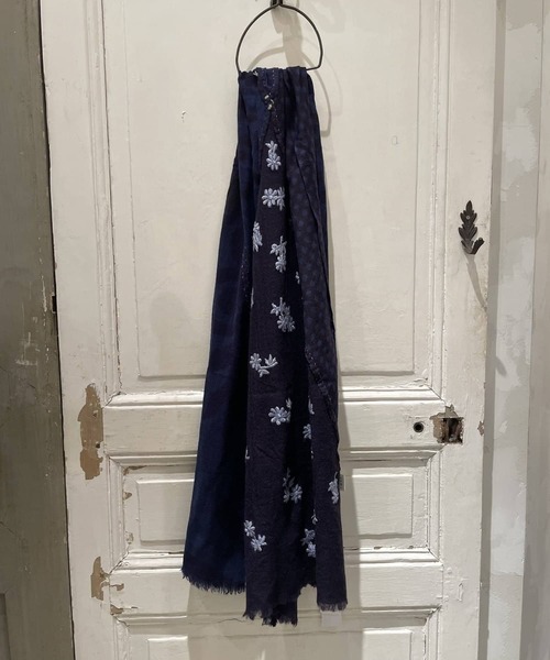 BEARDSLEY（ビアズリー）の「《VALENTINA C》ストール（ストール/ショール・レディース・ネイビー・FREE）」の3枚目の写真